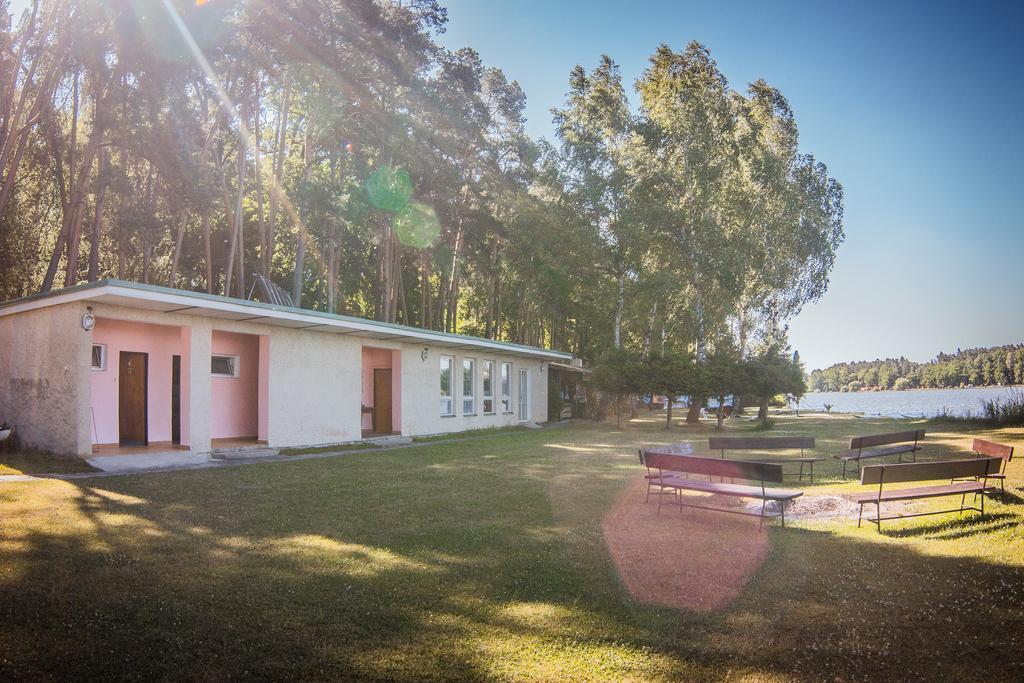 Yacht Club Bezdrev Hotel Hluboká nad Vltavou Екстериор снимка