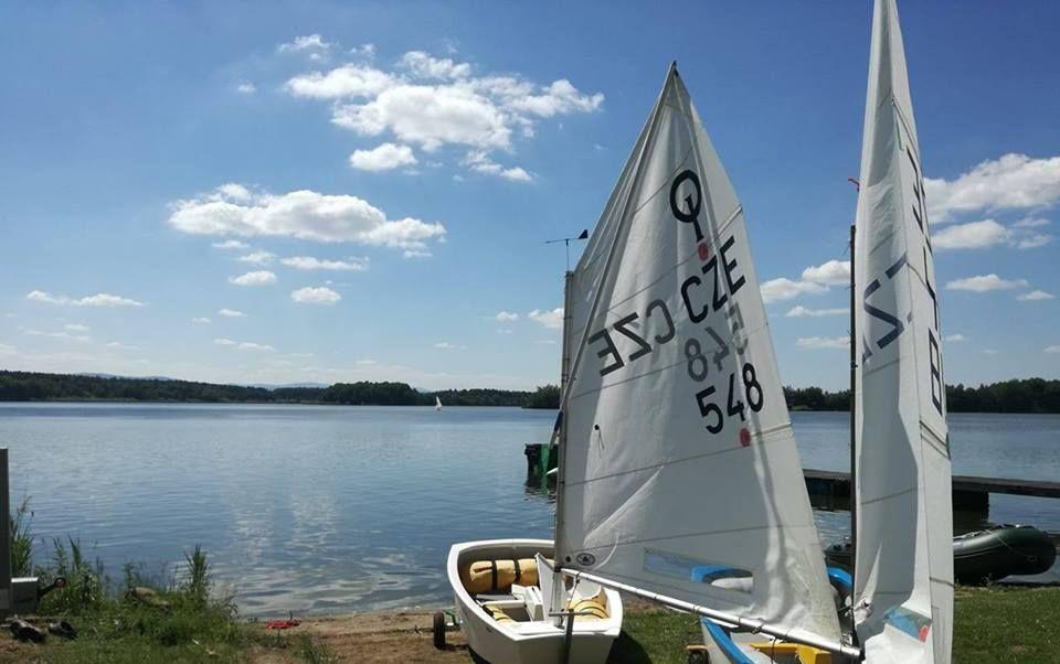 Yacht Club Bezdrev Hotel Hluboká nad Vltavou Екстериор снимка